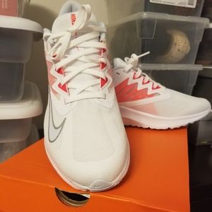 Nike women's quest 30